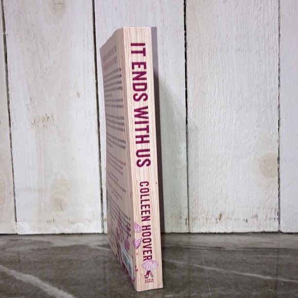 colleen hoover It ends with us book Paperback pre-owned like new . - Picture 3 of 4